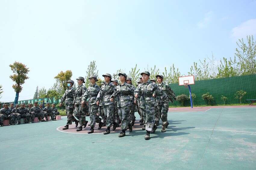 全封闭学校,素质教育学校